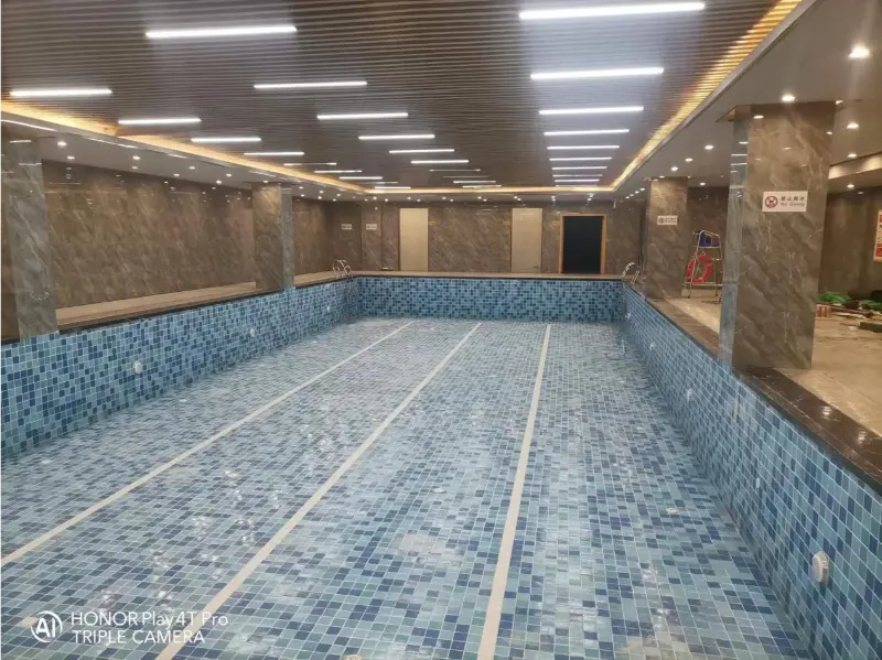 Blueway värmepump förbättrar inomhuspoolens komfort vid Yabowen No.1 Mansion Residential Project